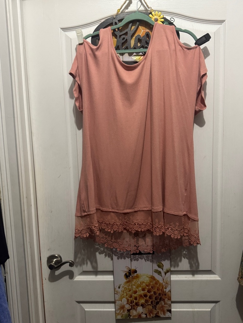 NWT coverstiched size 3x Women's Cold-Shoulder Lace-Hem Top in Dusty Rose